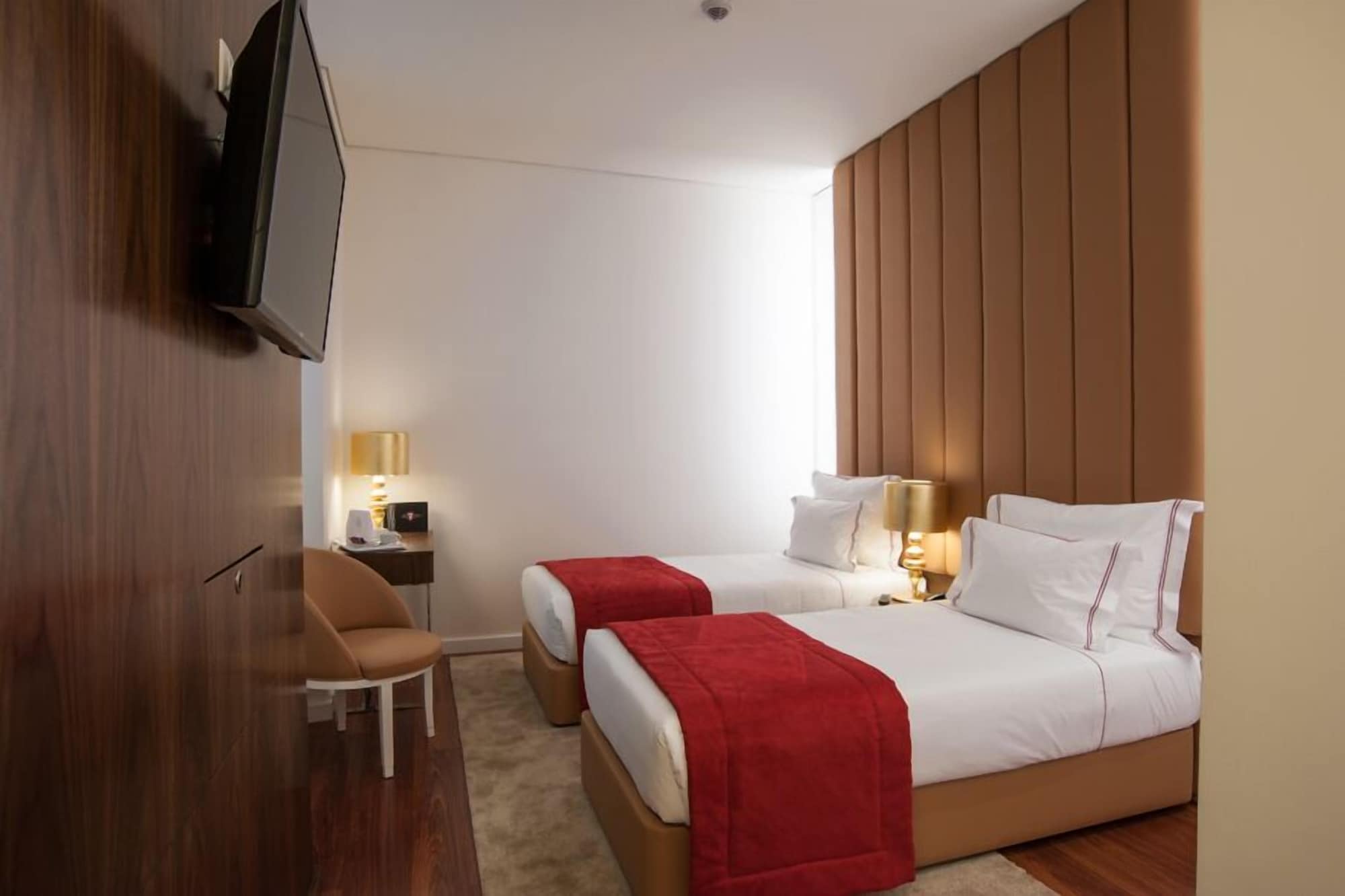 INTERIOR, TWIN BEDS