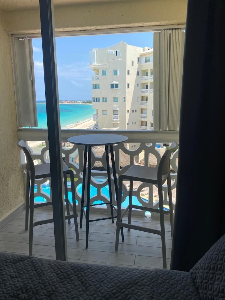 Cancun Plaza Condo 33/49