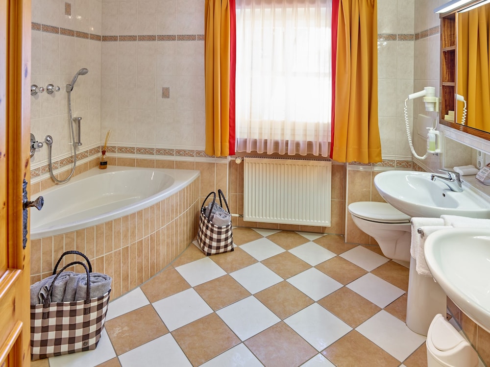 Parkhotel Bad Griesbach 48/50