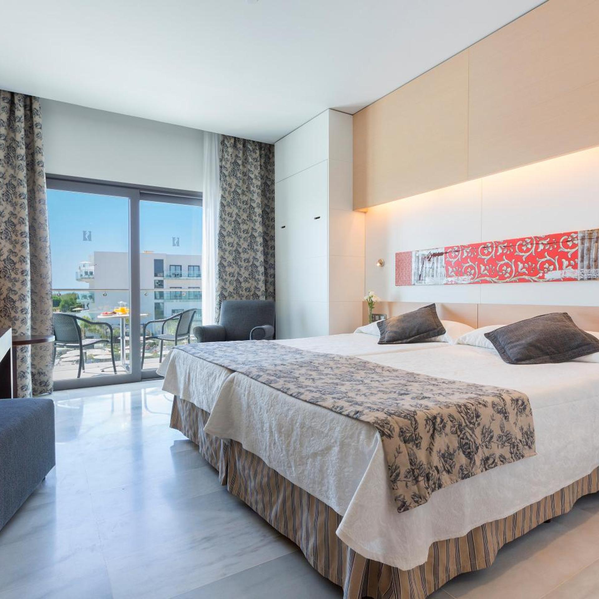 Room, Double or Twin Bed, Side Sea View