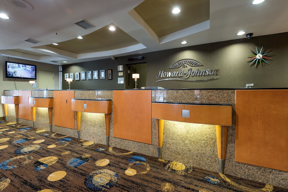 Howard Johnson Plaza by Wyndham by the Falls / Niagara Falls 48/50