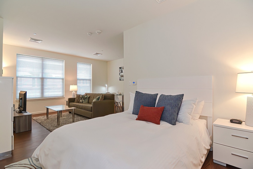 Global Luxury Suites East Boston 8/50