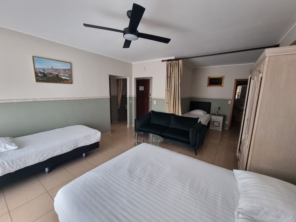 Studio, Villa, Double and Twin Beds, Bathtub