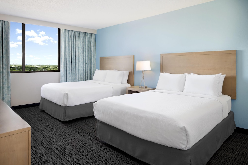 Sunrise, 2 Queen Beds, City View