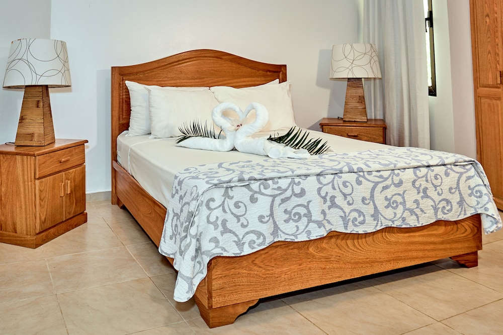 Los Corales Beach Village 24/73
