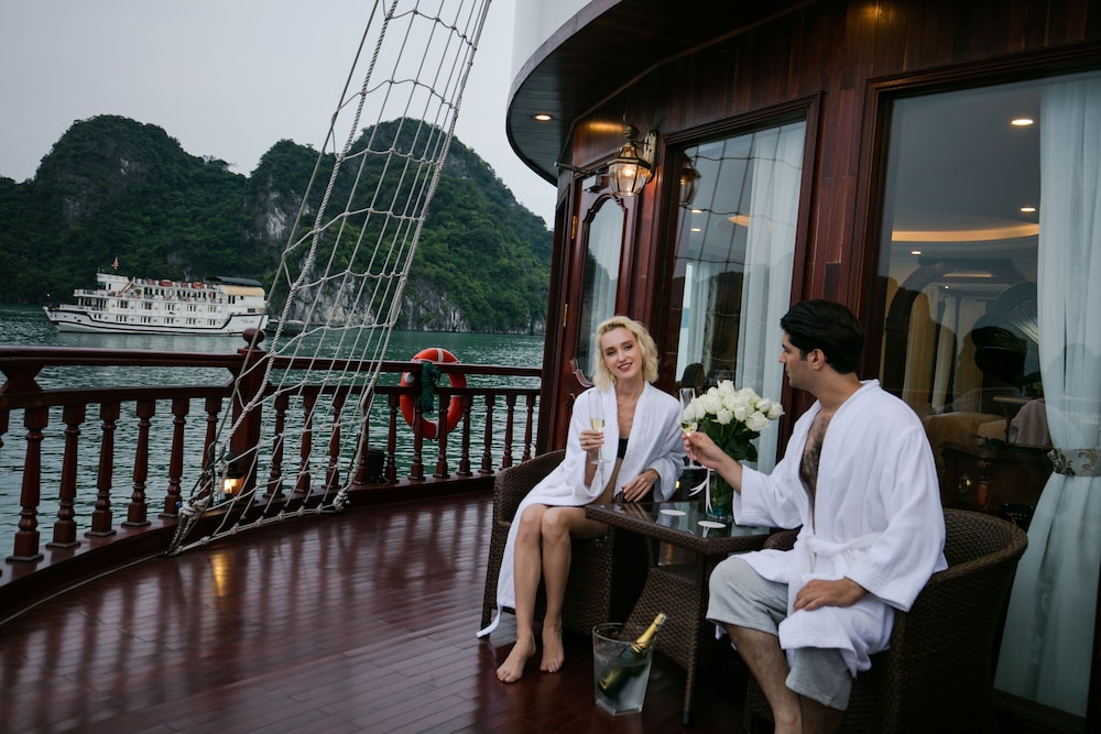 Emperor Cruise Ha Long 27/50