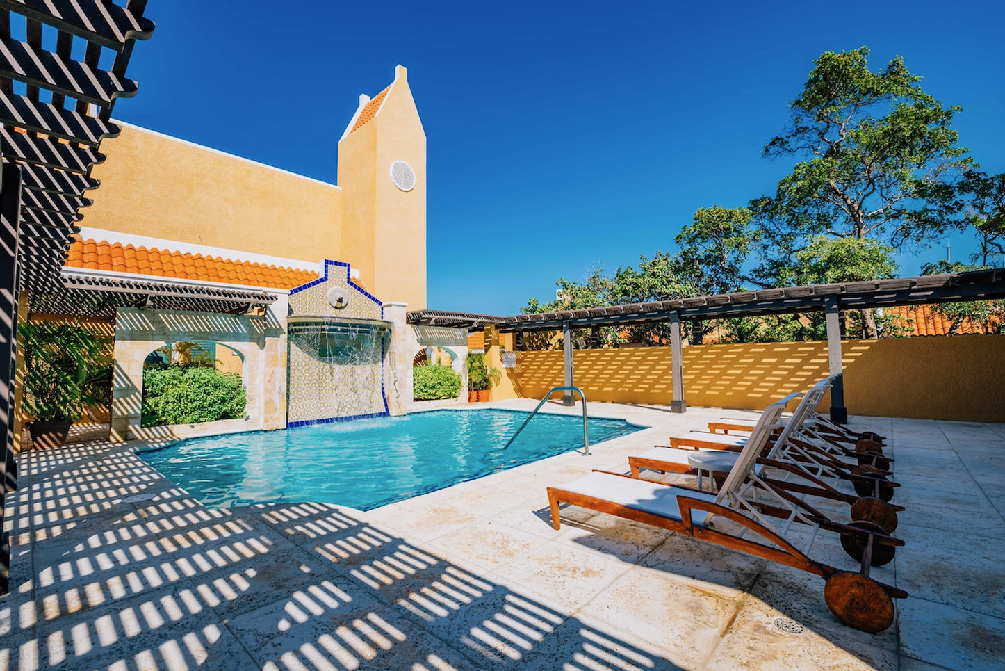 Harbour Village Beach Club 67/75
