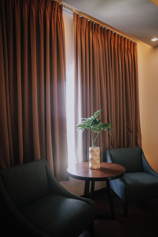 Harvest Hotel 44/68