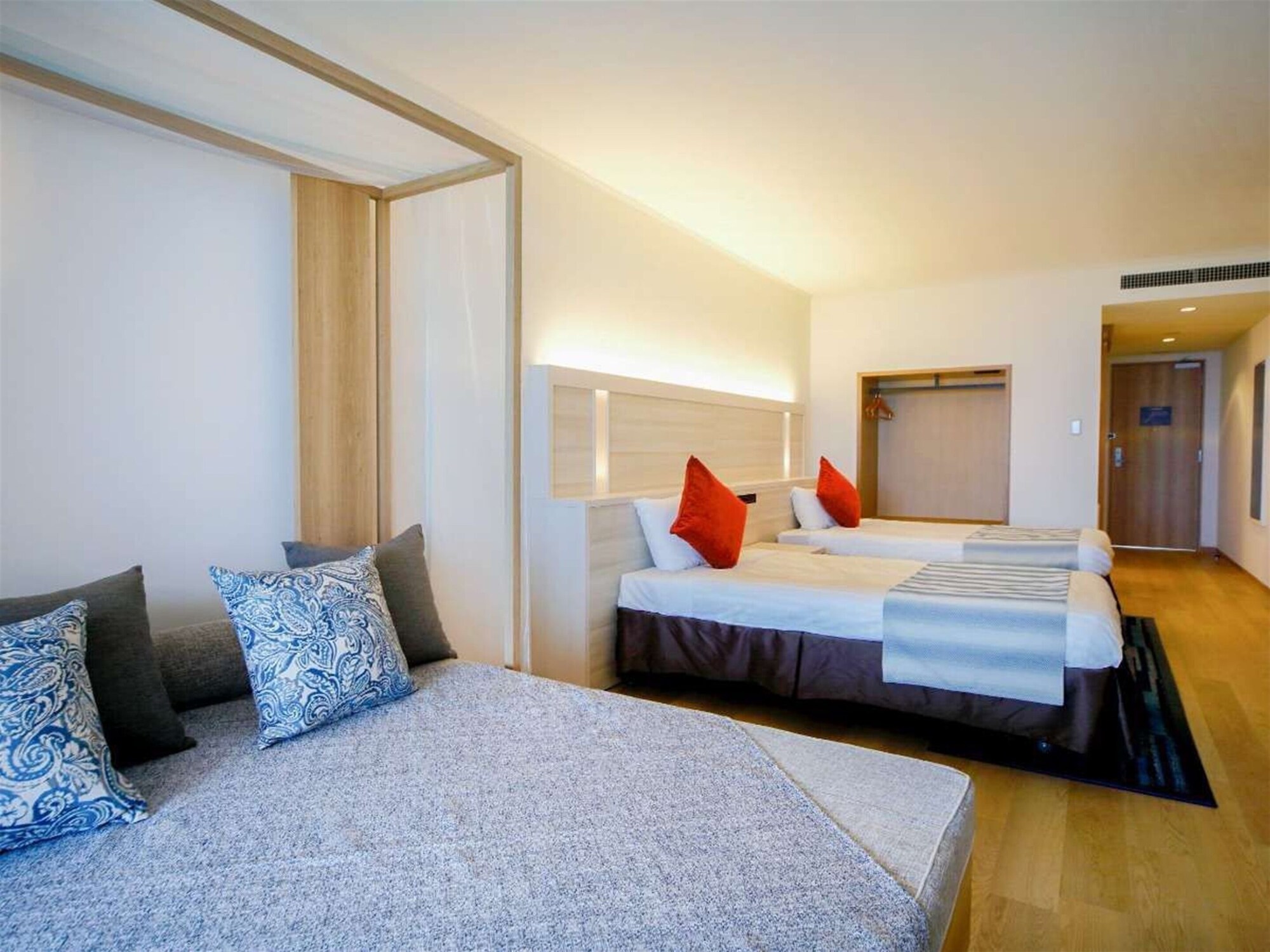 DELUXE, TWIN BEDS, MAIN BUILDING