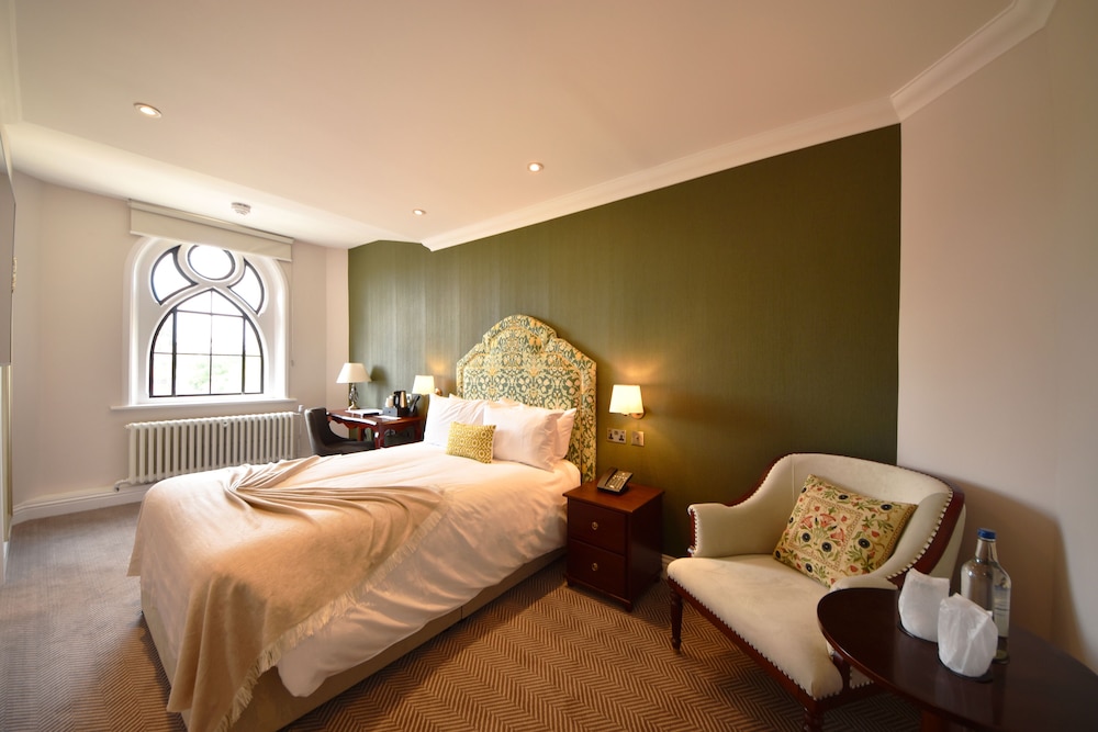 The Elvetham Hotel 46/84
