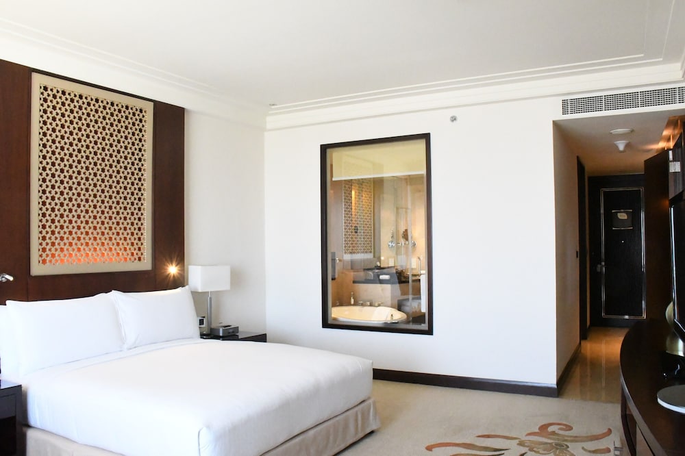 Conrad Dubai 15/80