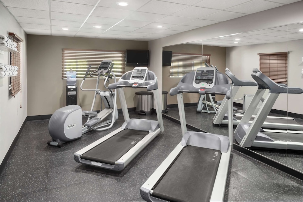 Country Inn & Suites by Radisson Louisville South KY 4/17