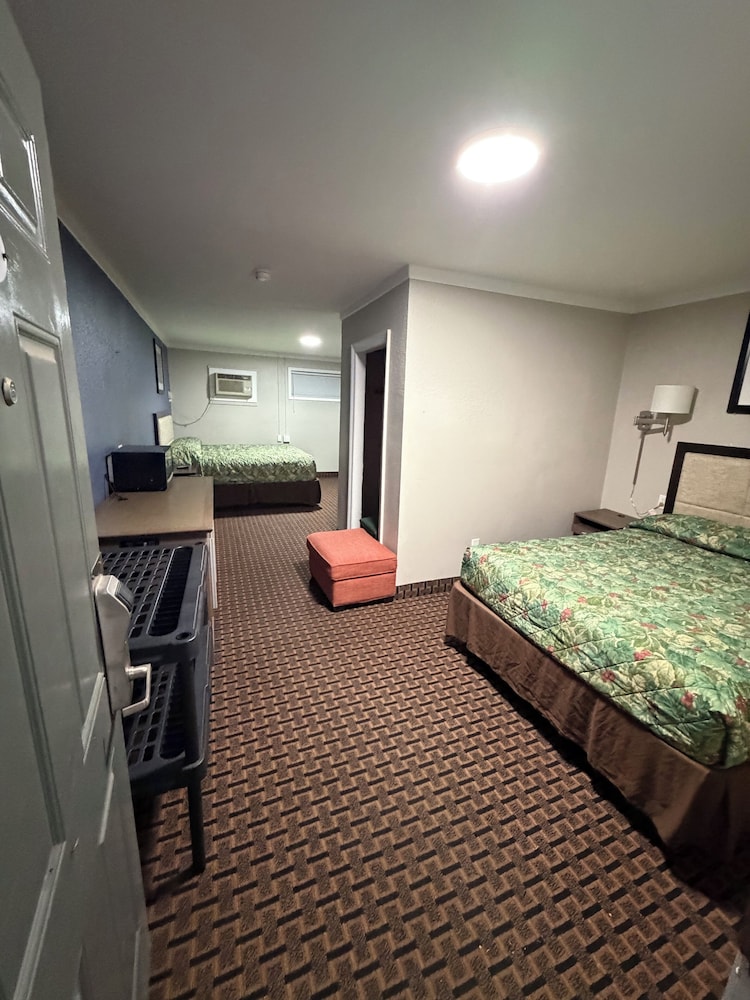 Economy Inn Gonzales 15/29