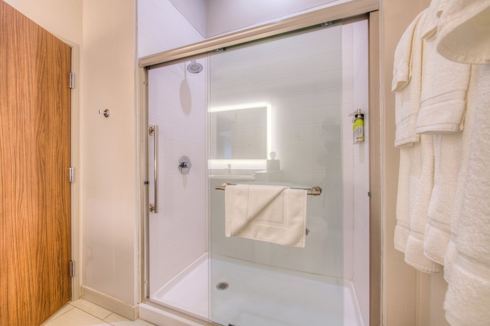 Holiday Inn Express & Suites Remington 49/49