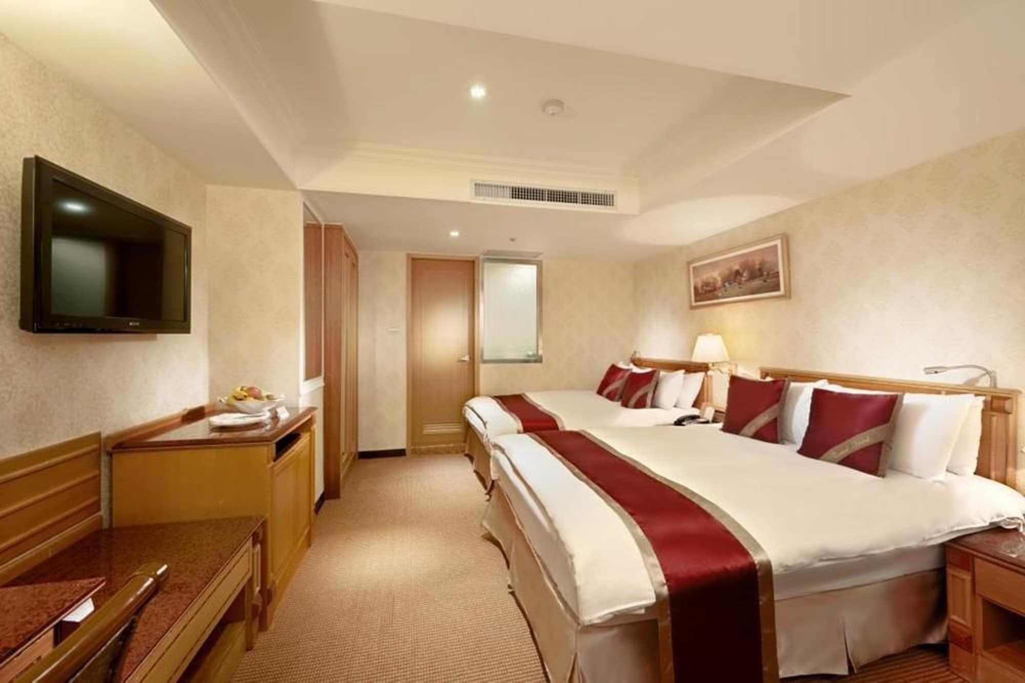STANDARD, TWIN BEDS, NO WINDOW
