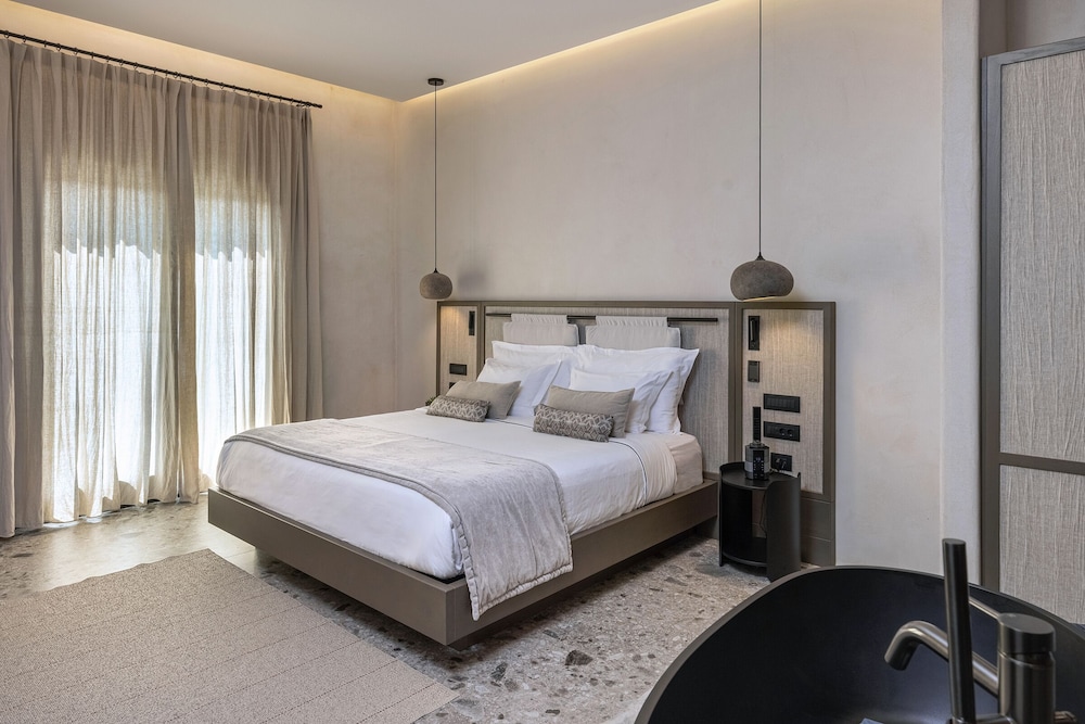 Aeonic Suites and Spa - Adults Only 10/50