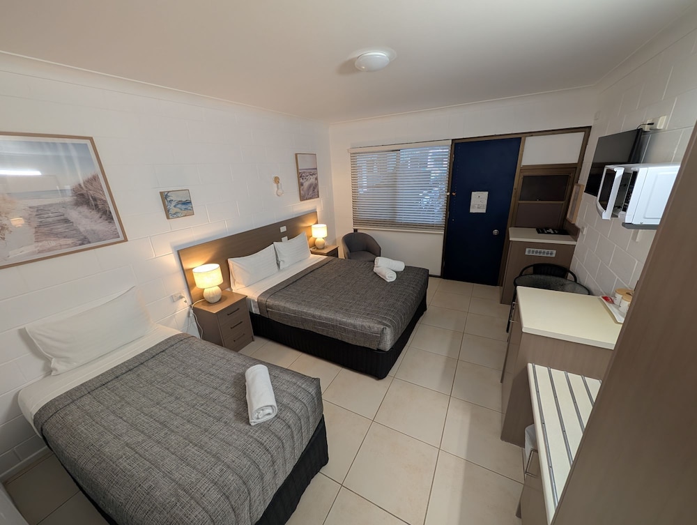 Moffat Beach Motel 28/62