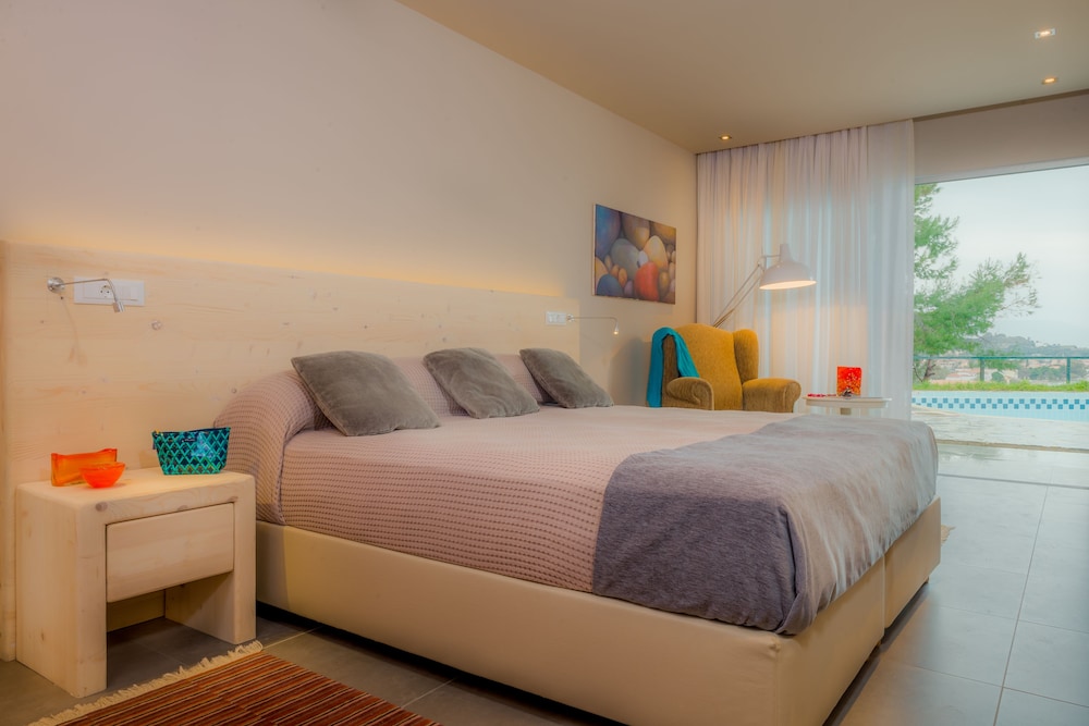 SUPERIOR, DOUBLE OR TWIN BED, PANORAMIC SEA AND POOL VIEW, SEA VIEW