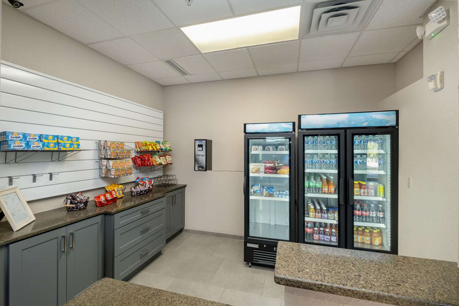 Country Inn & Suites by Radisson, Port Canaveral, FL 20/34