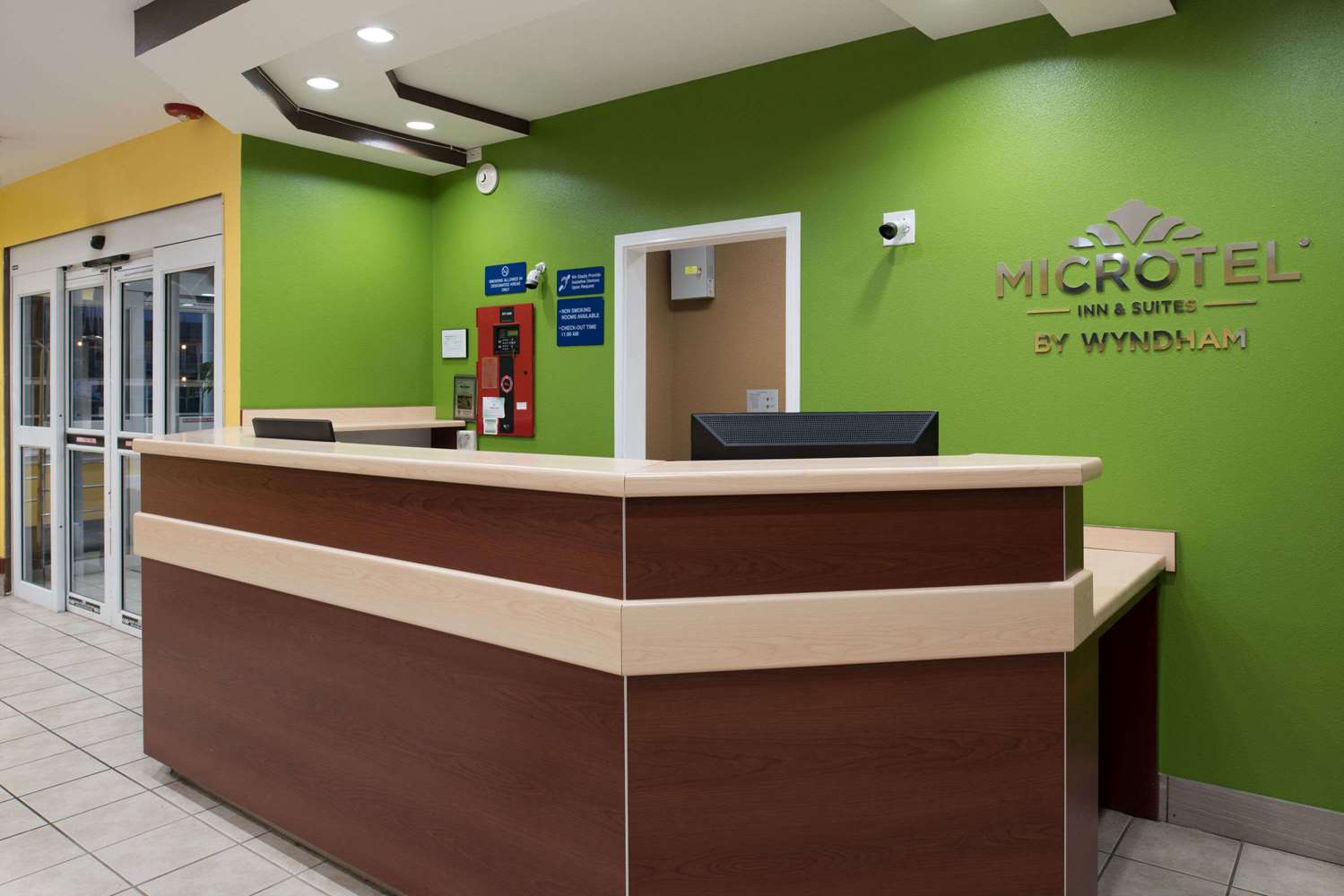 Microtel Inn And Suites By Wyndham Rogers 1/9