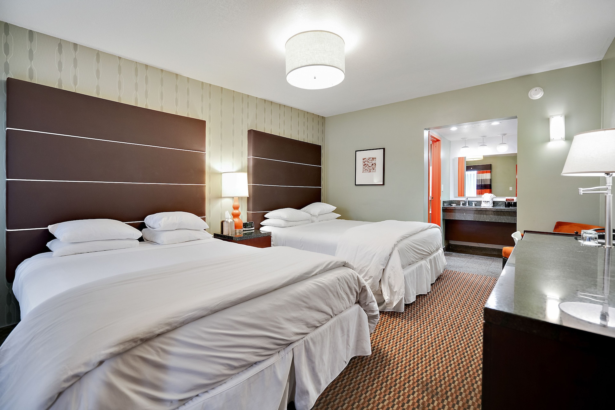 DELUXE, 2 QUEEN BEDS