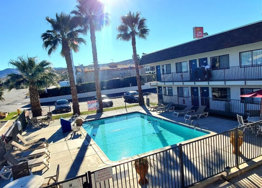 Motel6 Palmdale, CA 53/60