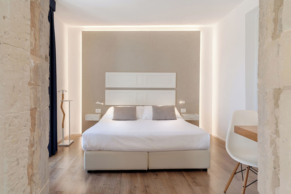 Deluxe, Double or Twin Bed, Balcony 10/10