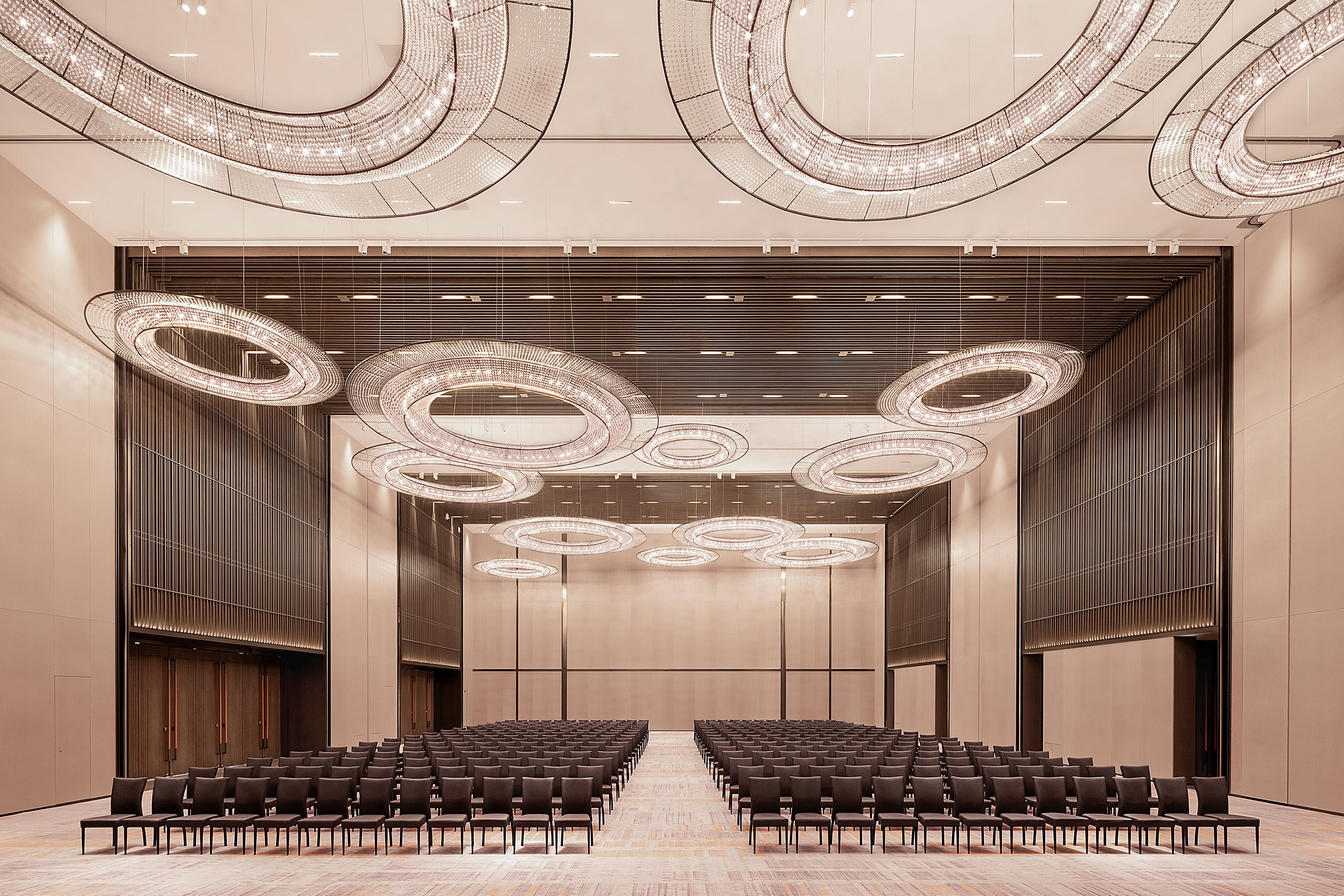 Crowne Plaza Qingdao Jinshui 10/84