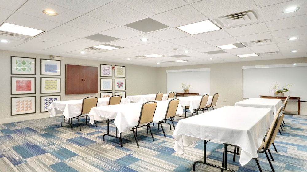 Holiday Inn Express Suites Portland 45/48