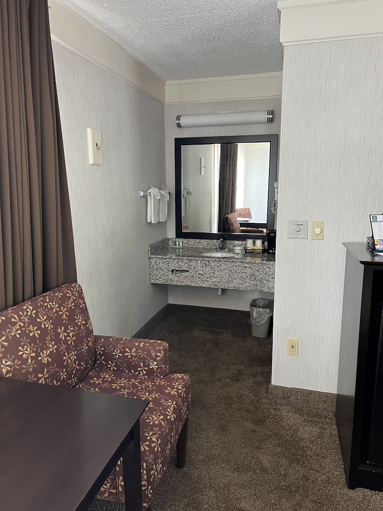 Quality Inn Lakefront 19/29