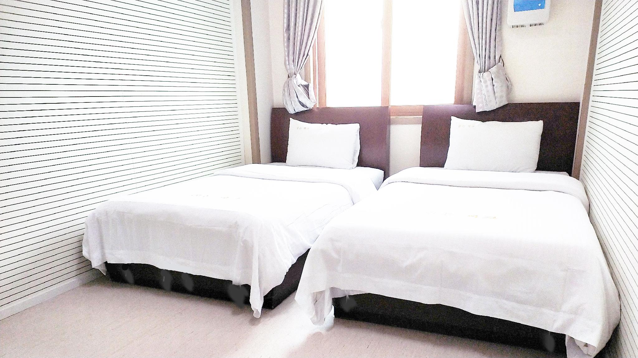 ROOM, SINGLE, DOUBLE BED