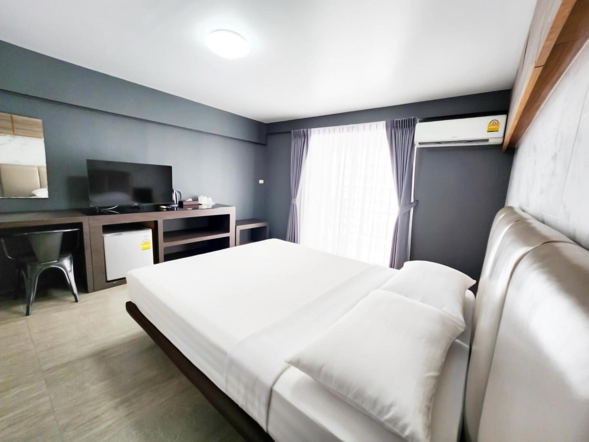 Watana Hotel Bangkok 11/63