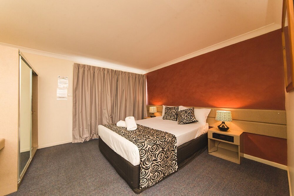 Hampton Villa Motel (ex.Comfort Inn Rockhampton) 7/71