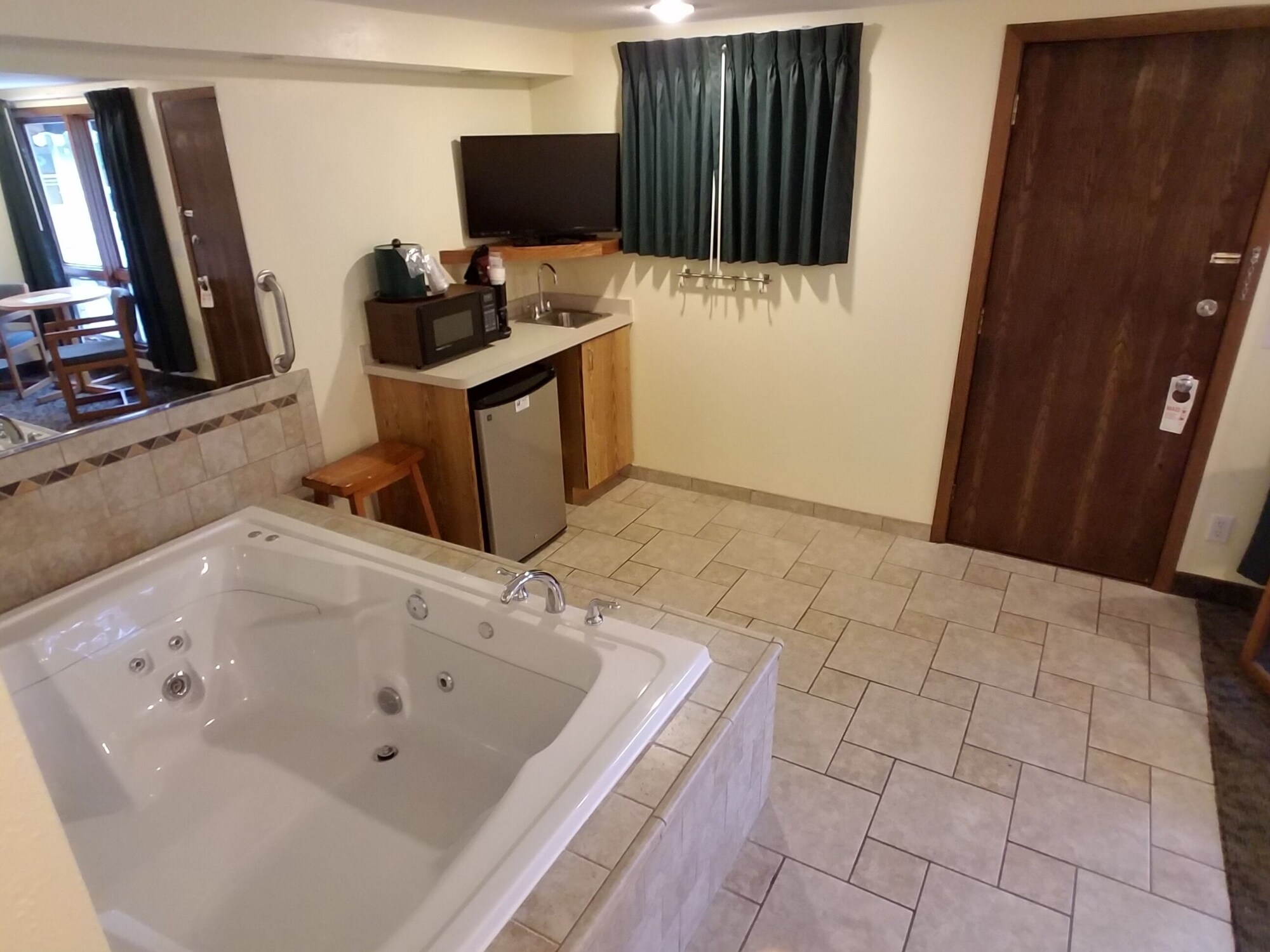 Park, Deluxe, 3 Queen Beds, Jetted Tub
