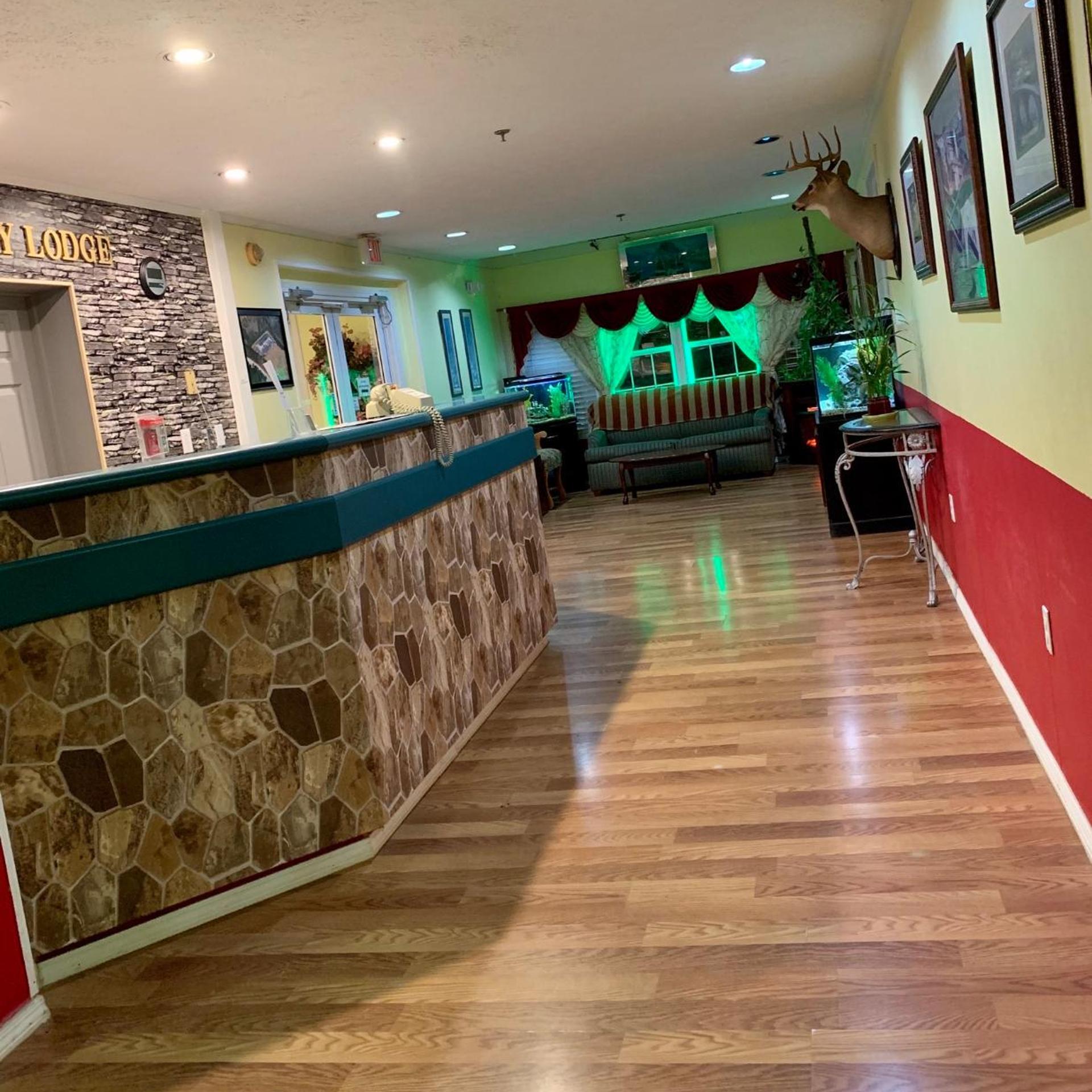 Holiday Lodge 10/30