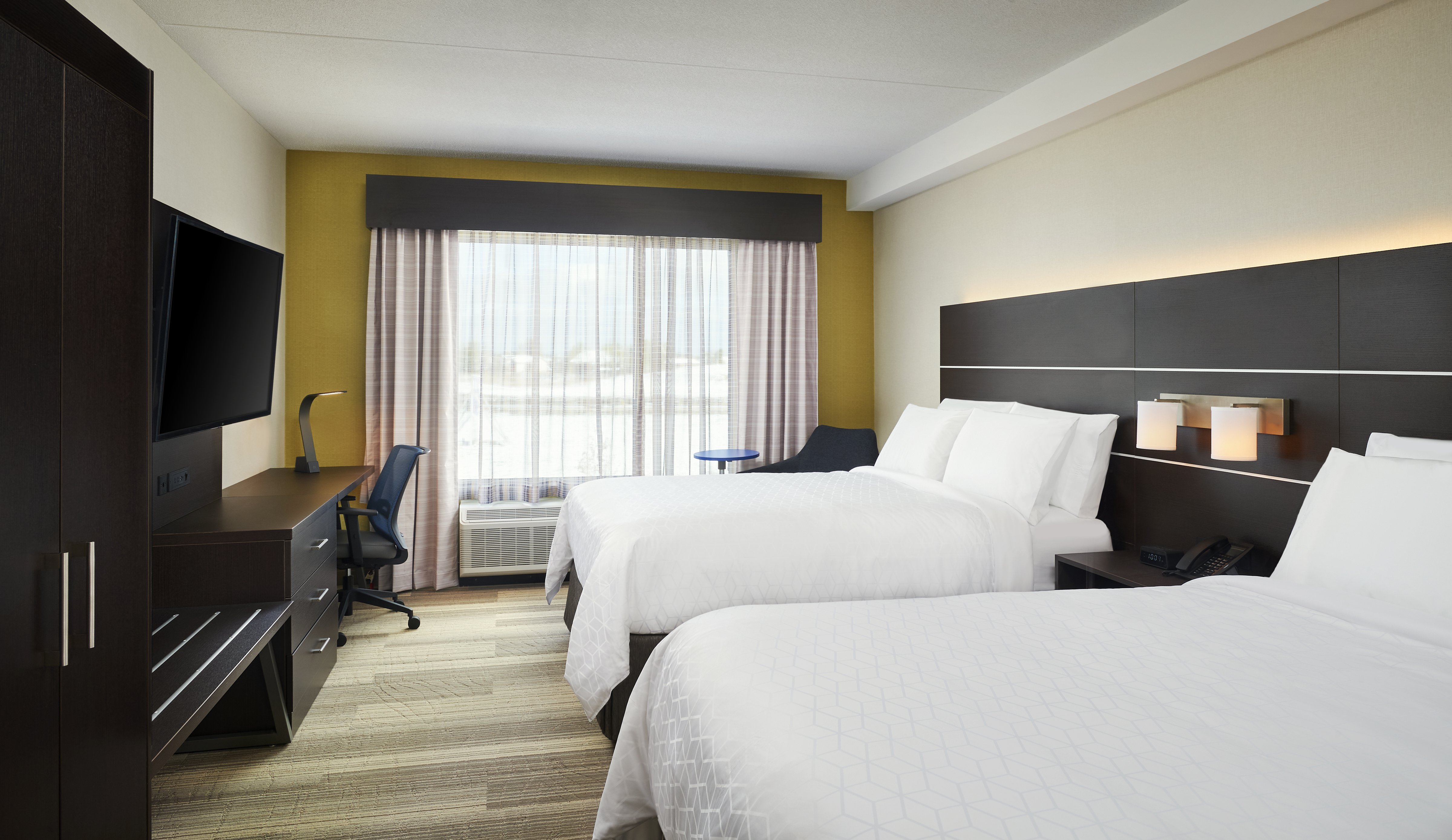 Holiday Inn Express & Suites Windsor East – Lakeshore, an IHG Hotel 12/70