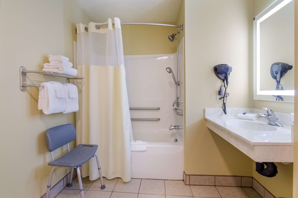 Americas Best Value Inn & Suites Independence Va 19/40
