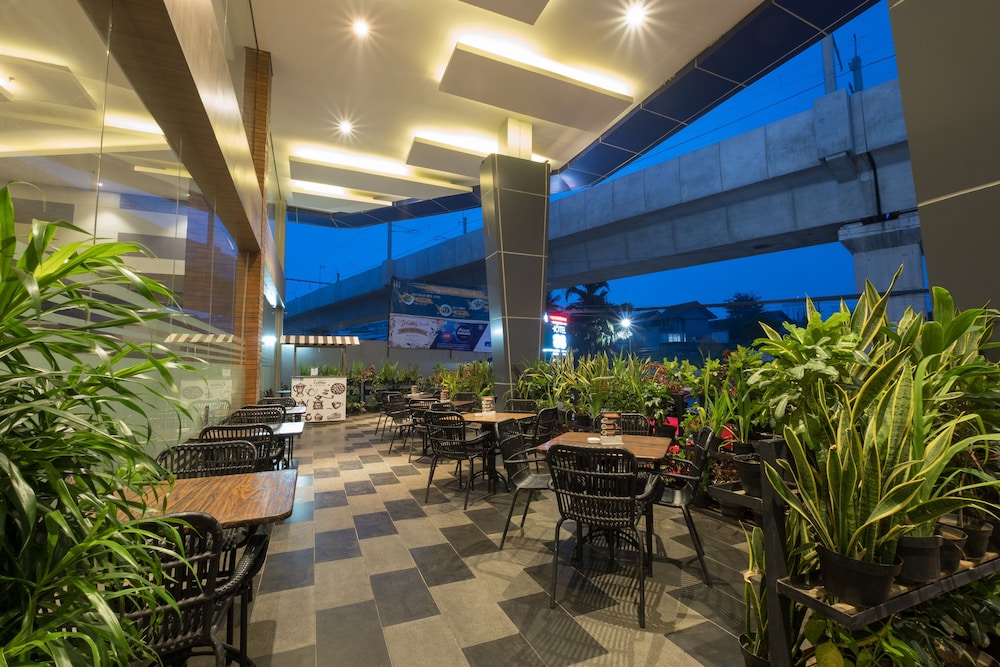 Hotel 88 ITC Fatmawati 33/42