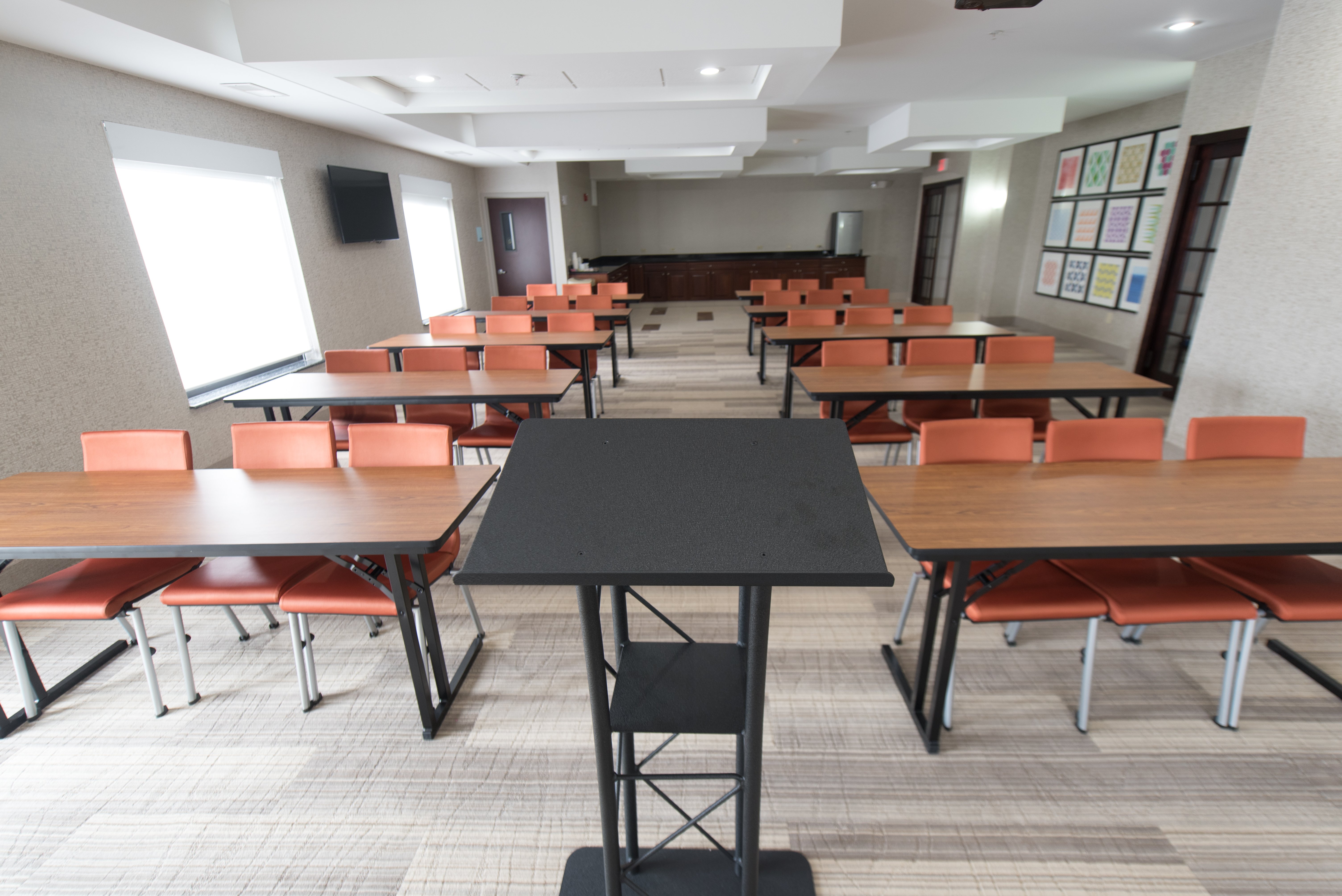 Holiday Inn Express & Suites North East (Erie I-90 Exit 41) 56/60
