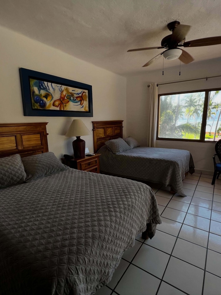 FAMILY, PENTHOUSE, KING BED, 4 QUEEN BEDS, 2 SOFA