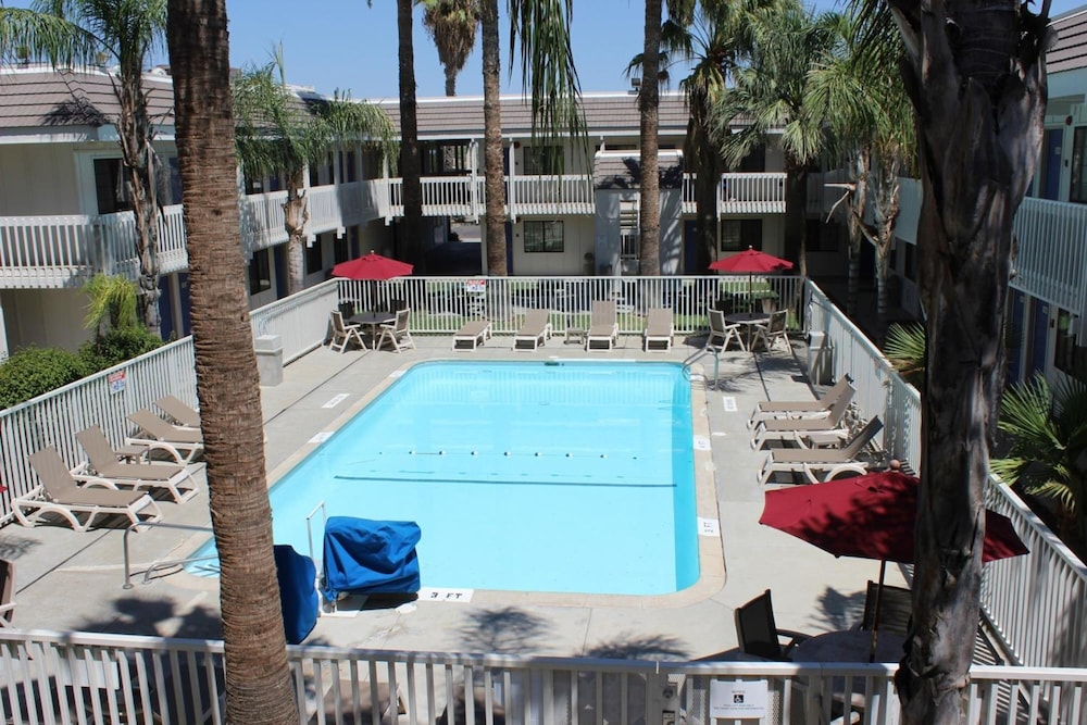 Motel6 Coalinga, CA - East 37/45