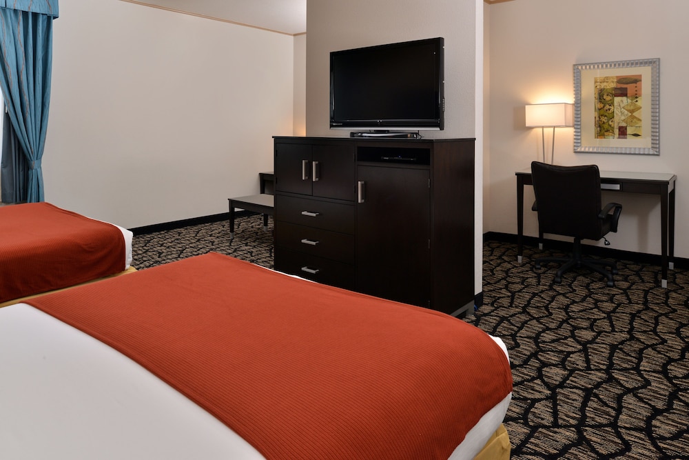 Holiday Inn Express and Suites Tacoma South Lakewood, an IHG Hotel 15/64