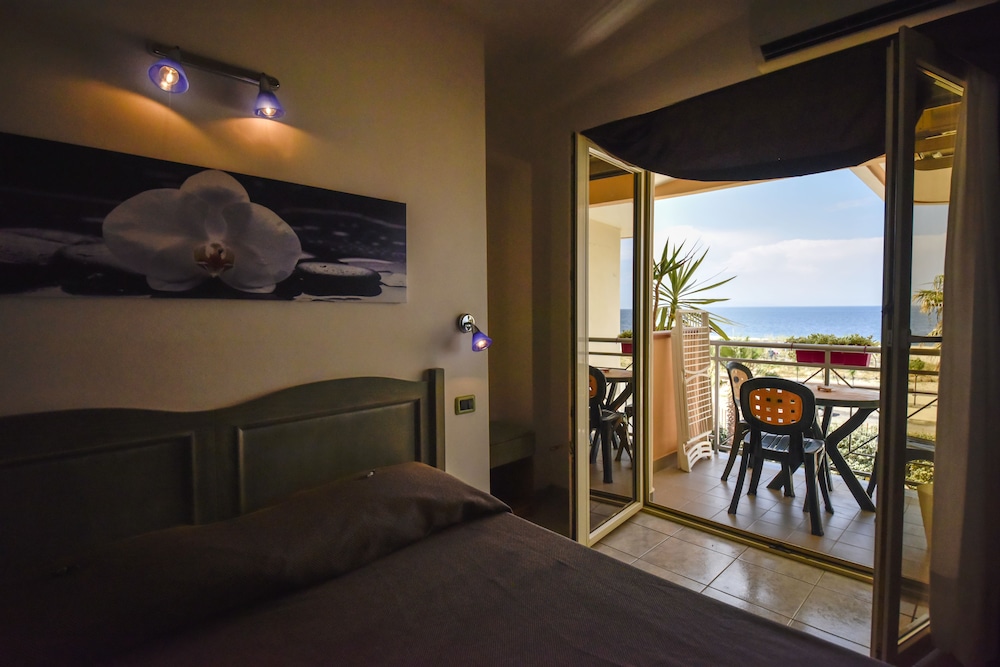 Hotel La Villa 25/50