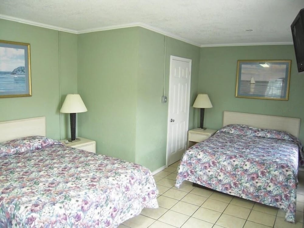 Bayfront Cottages 3/28