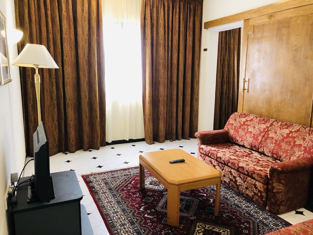 Al Madinah Holiday 28/40