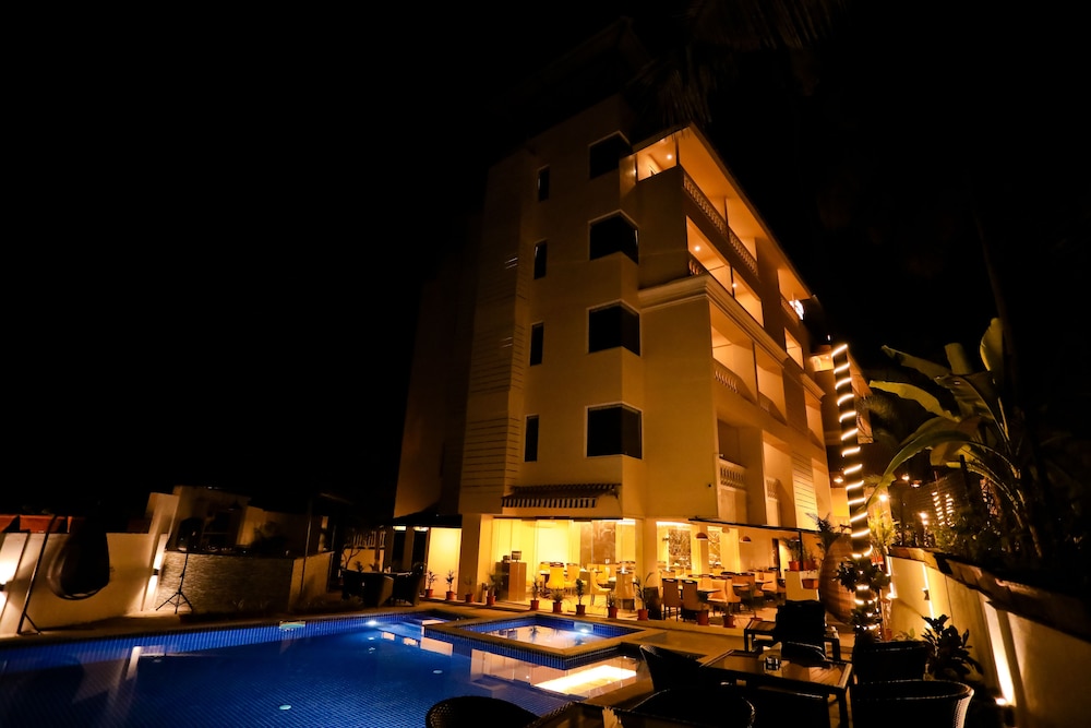 Amara Grand 34/37