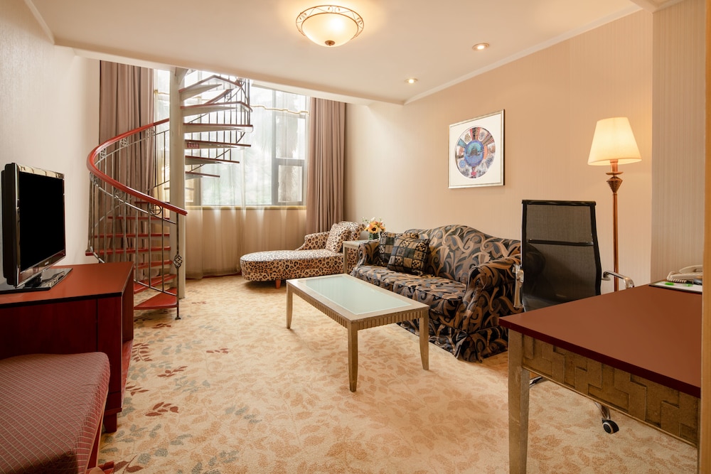 HOLIDAY INN ZHENGZHOU 45/69