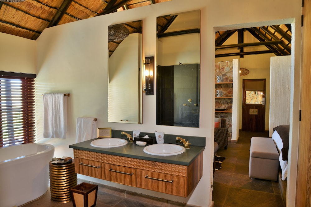 TSHUKUDU BUSH LODGE 49/49