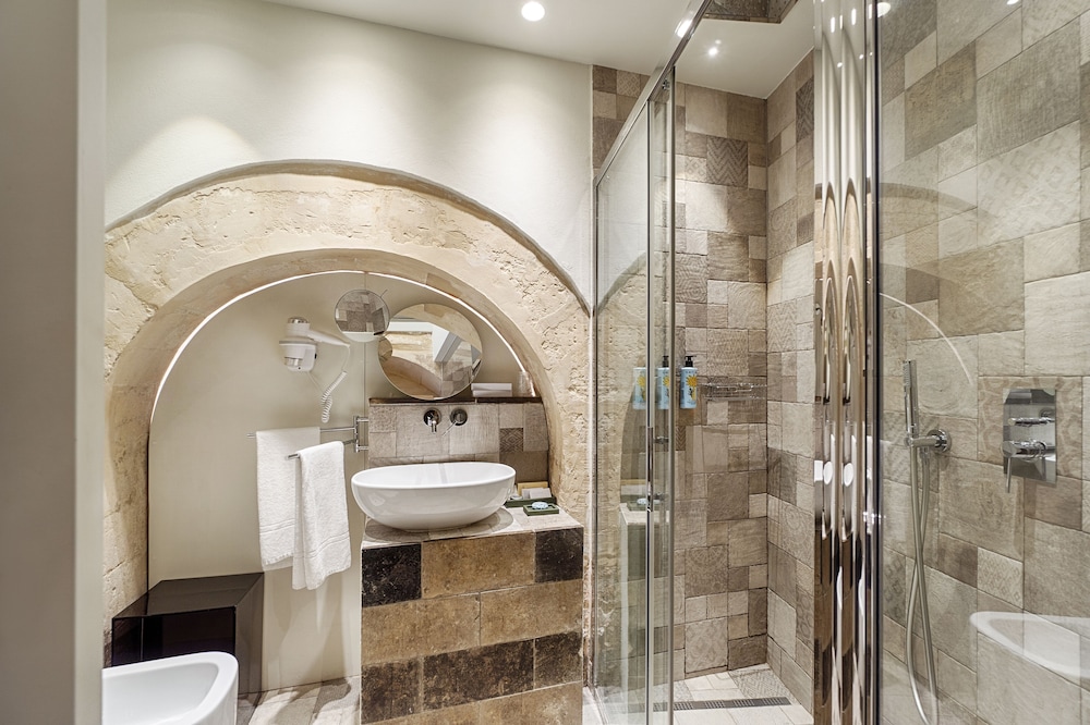Design, Suite, Queen Bed, Hot Tub، Iblaresort 3/5