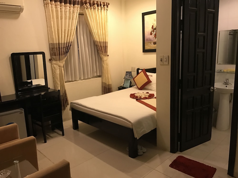 Canary Hotel 25/50